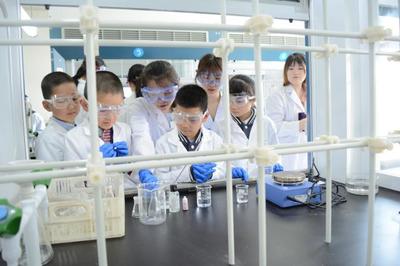 東華附校學(xué)子走進(jìn)化學(xué)化工生物學(xué)院開展科普實(shí)踐活動