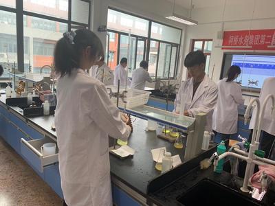 生物化工系黨支部傅美玲開設黨員示范課 黨建引領專業教學新實踐